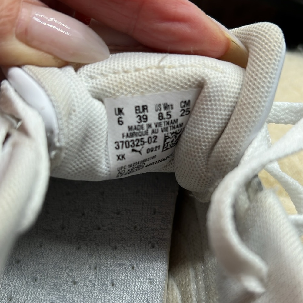 PUMA Carina 2.0, women sz 8.5 US. - Picture 9 of 10